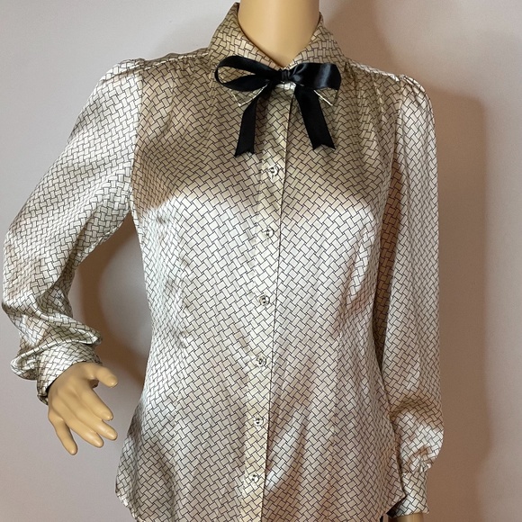 Banana Republic Tops - 100% silk graphic cream/black print button down!
